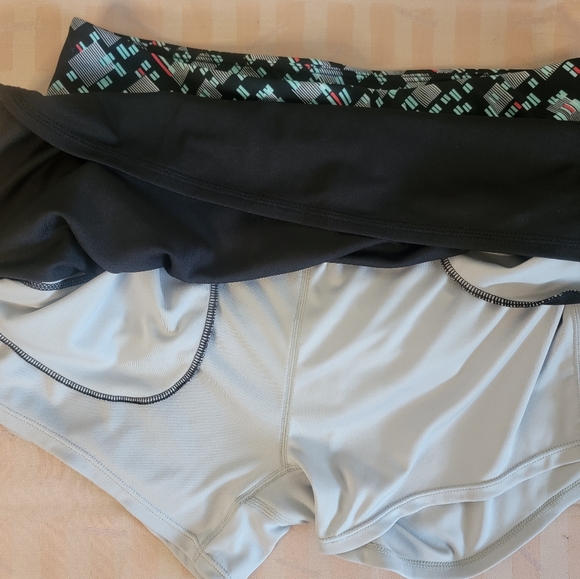 Grand Slam Tennis Skirt *built in short/pockets - Picture 5 of 6